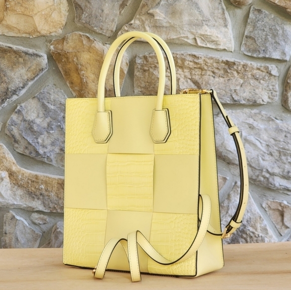 Michael Kors Mercer MD Crossbody Yellow - Picture 3 of 8
